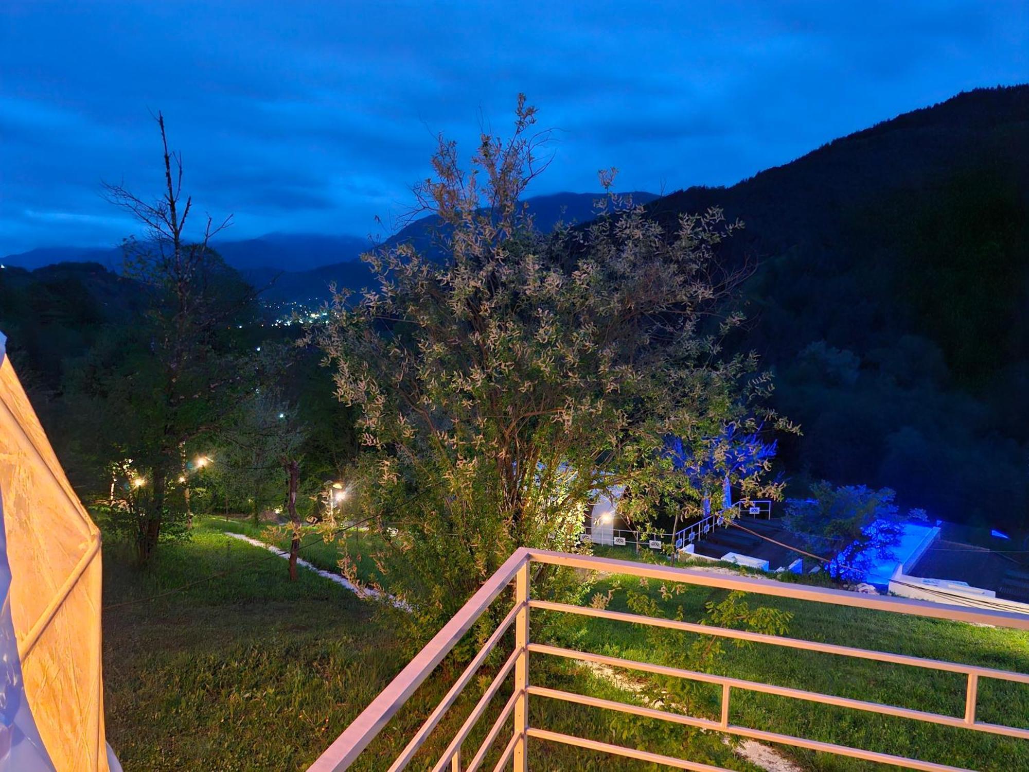 Glamping Georgia Krikhi Hotell Ambrolauri Exteriör bild