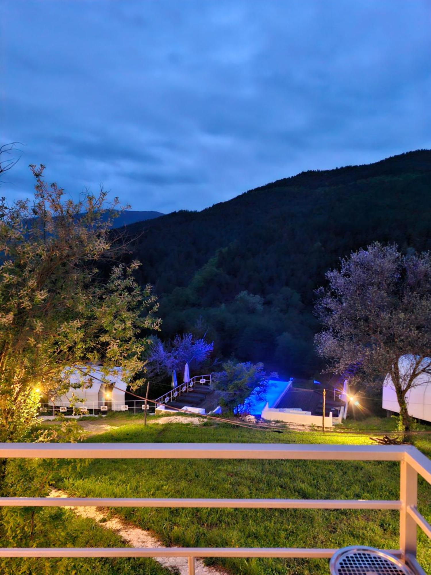 Glamping Georgia Krikhi Hotell Ambrolauri Exteriör bild