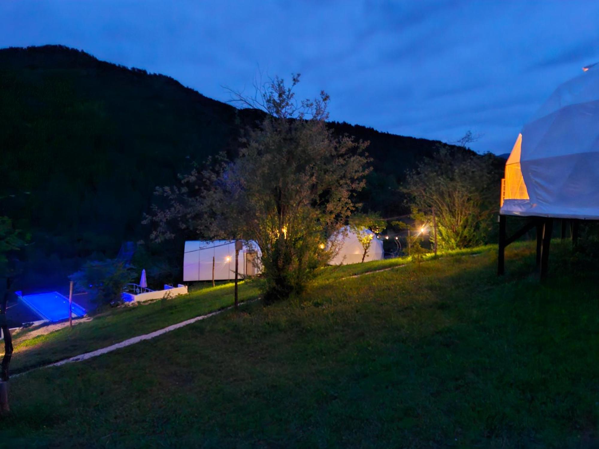 Glamping Georgia Krikhi Hotell Ambrolauri Exteriör bild