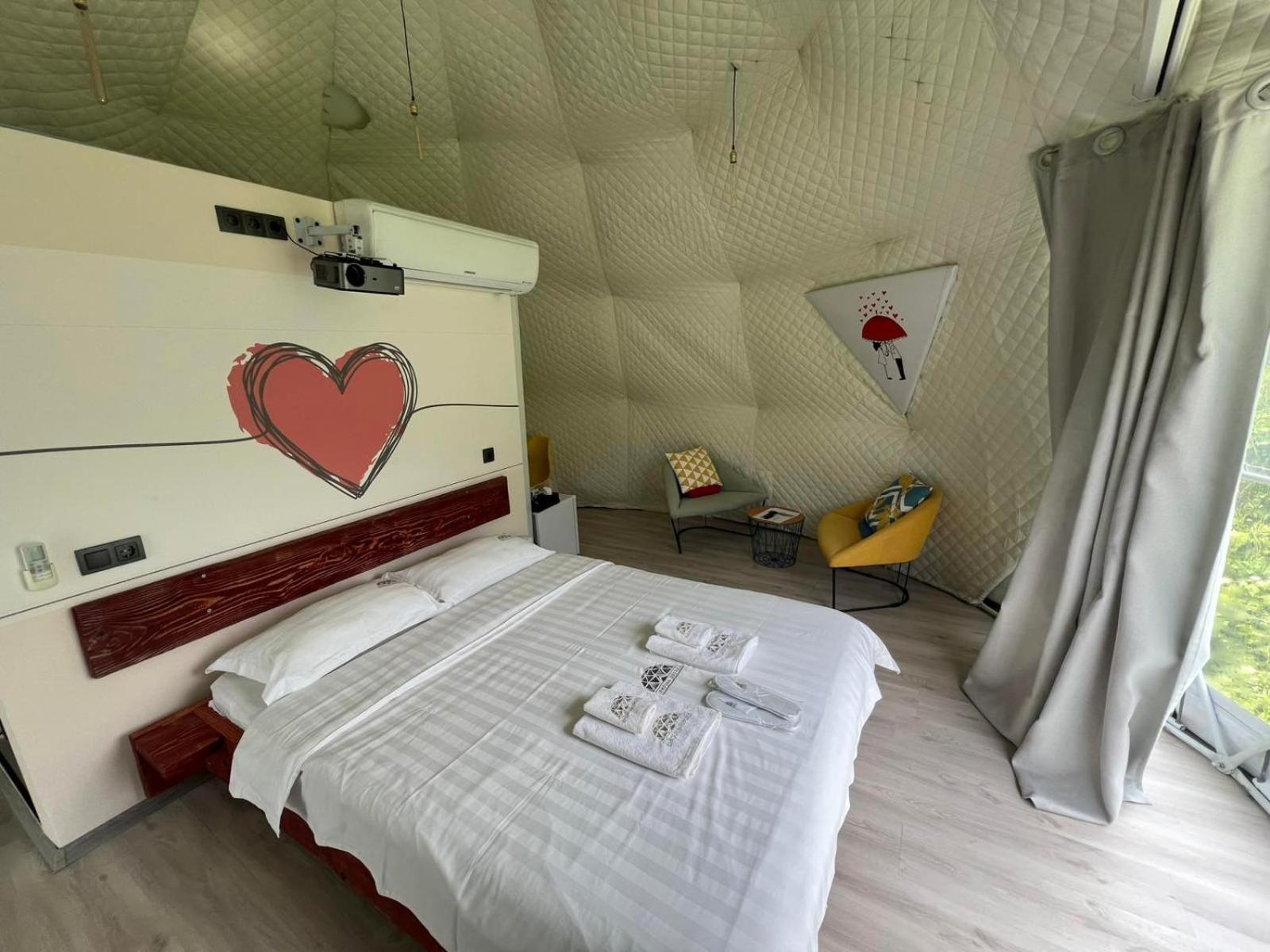 Glamping Georgia Krikhi Hotell Ambrolauri Exteriör bild